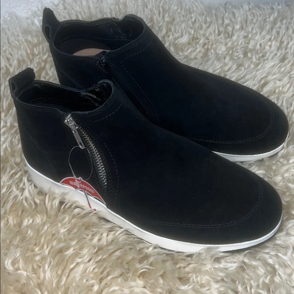 Blondo Ellorie Women's Waterproof Wedge Sneaker